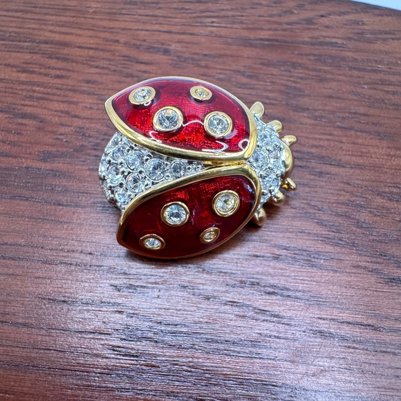 Vintage Swarovski enamel and Austrian crystal ladybug pin. Excellent Condition. - Picture 4 of 11